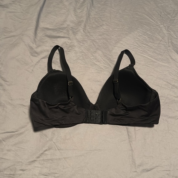 Elegant Black Underwire Bra - Picture 3 of 4